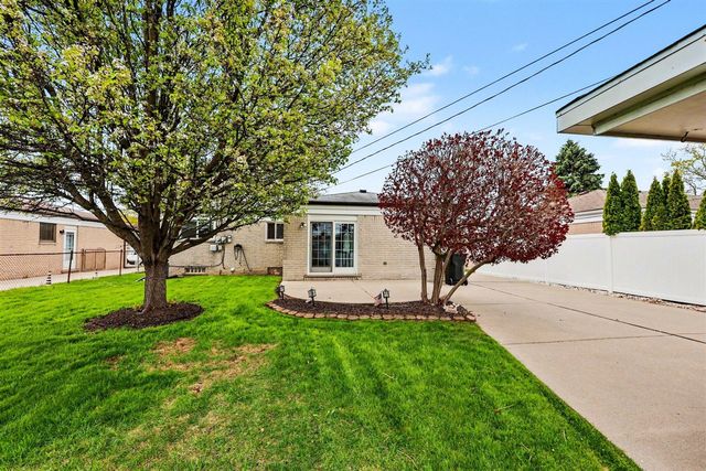15569 Alsip Street, Roseville, MI 48066