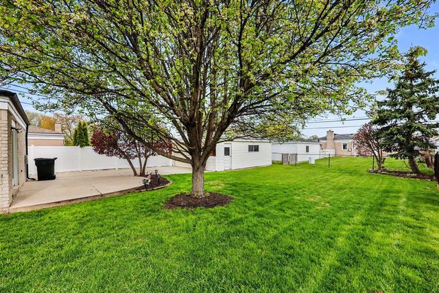 15569 Alsip Street, Roseville, MI 48066