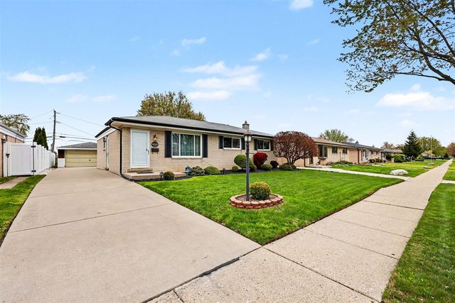 15569 Alsip Street, Roseville, MI 48066