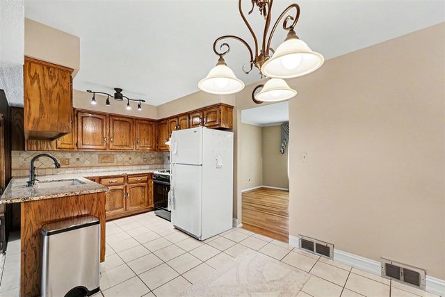 15569 Alsip Street, Roseville, MI 48066