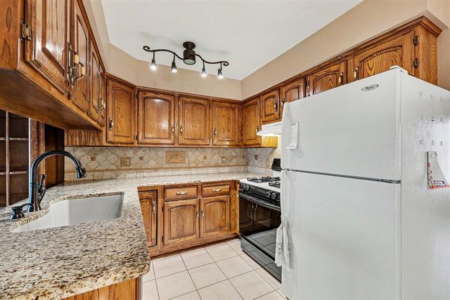 15569 Alsip Street, Roseville, MI 48066
