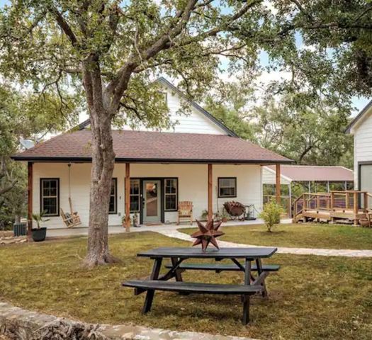 506 Beauchamp RD, Dripping Springs, TX 78620