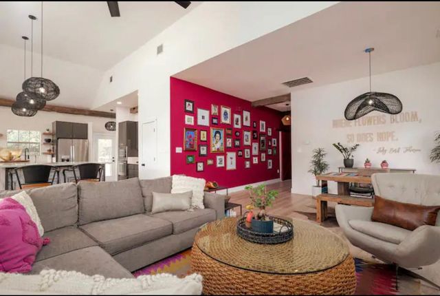 506 Beauchamp RD, Dripping Springs, TX 78620