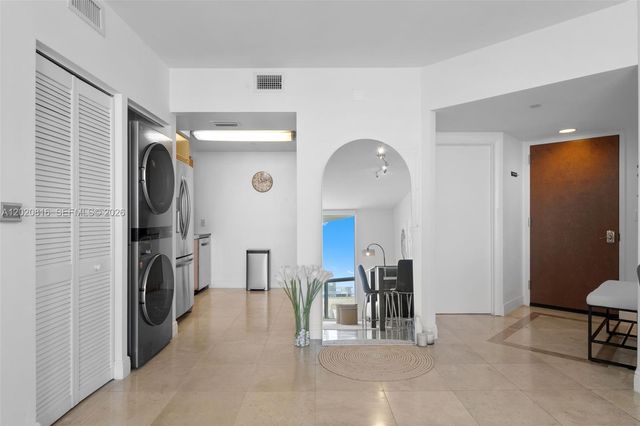 6365 Collins Ave 1909, Miami Beach, FL 33141
