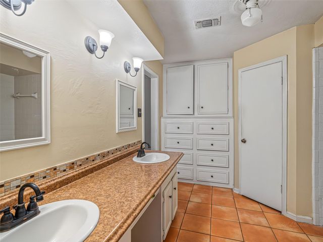 11711 Hillbrook Drive, Houston, TX 77070