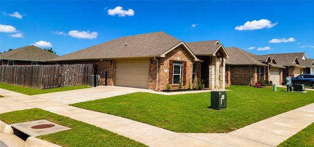 5901 NW Sherman Street, Bentonville, AR 72713