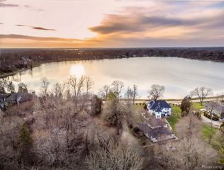 2171 Klingensmith Road, Bloomfield Hills, MI 48302