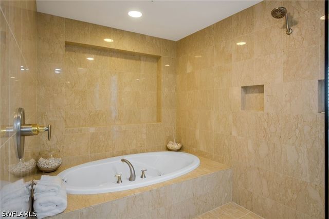 275 Indies WAY 1205, Naples, FL 34110