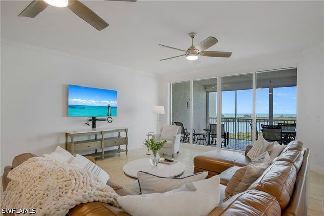 275 Indies WAY 1205, Naples, FL 34110