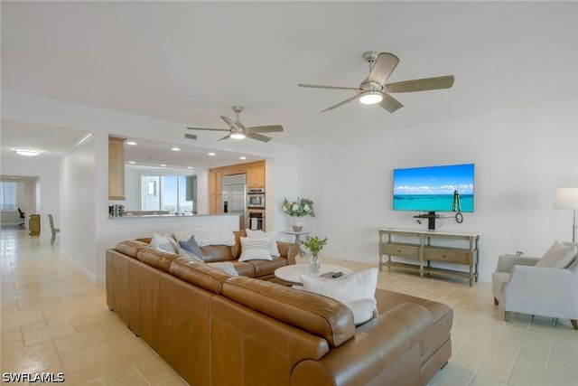 275 Indies WAY 1205, Naples, FL 34110