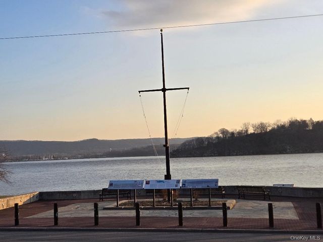 139 8th Street, Verplanck, NY 10596