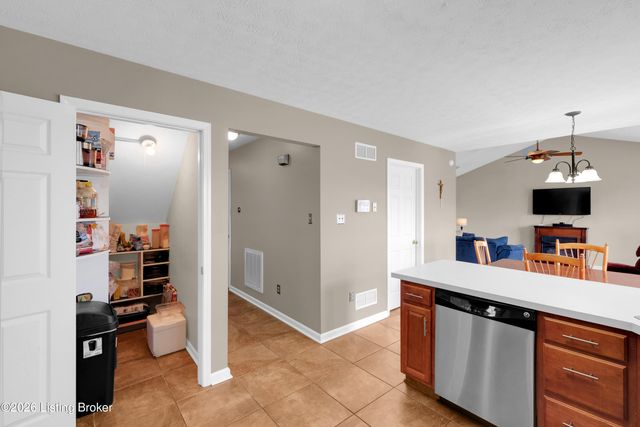 9502 Hunters Trail Ct, Louisville, KY 40228