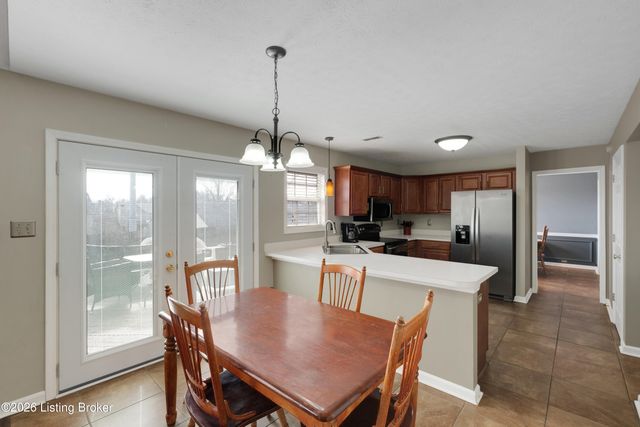 9502 Hunters Trail Ct, Louisville, KY 40228