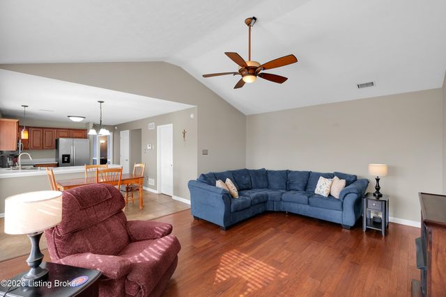 9502 Hunters Trail Ct, Louisville, KY 40228