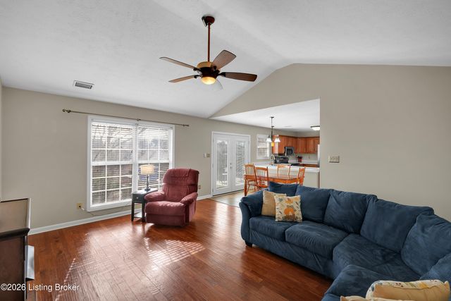 9502 Hunters Trail Ct, Louisville, KY 40228