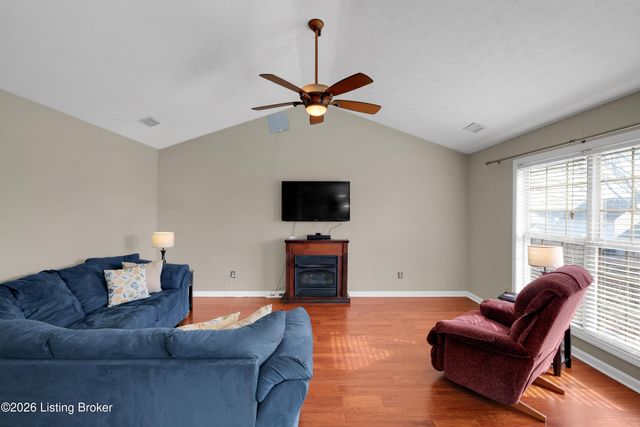 9502 Hunters Trail Ct, Louisville, KY 40228