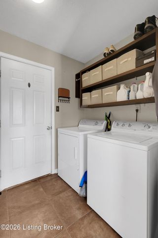 9502 Hunters Trail Ct, Louisville, KY 40228