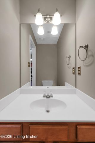 9502 Hunters Trail Ct, Louisville, KY 40228