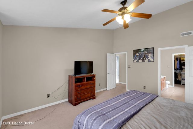 9502 Hunters Trail Ct, Louisville, KY 40228