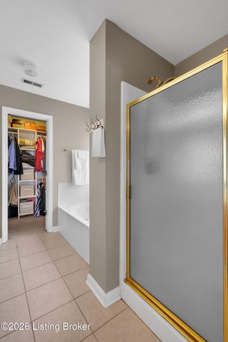 9502 Hunters Trail Ct, Louisville, KY 40228