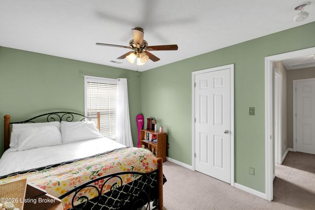 9502 Hunters Trail Ct, Louisville, KY 40228