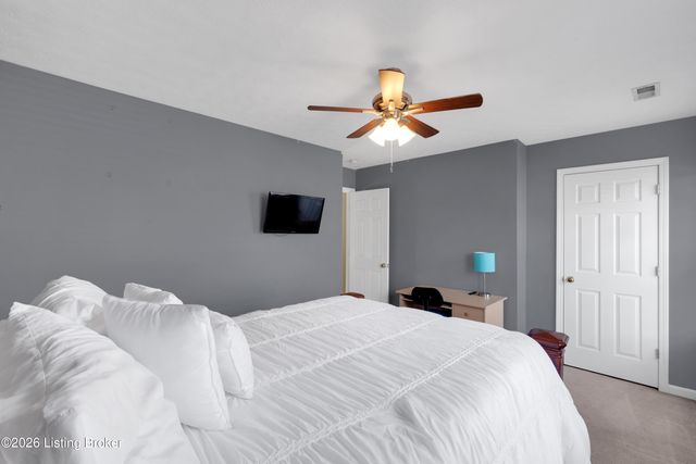 9502 Hunters Trail Ct, Louisville, KY 40228