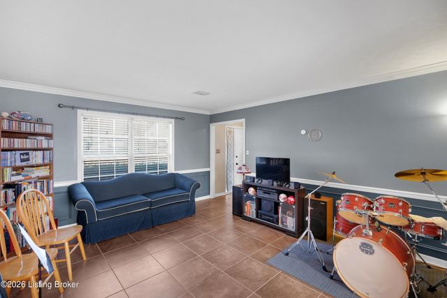 9502 Hunters Trail Ct, Louisville, KY 40228