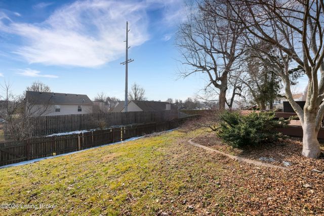 9502 Hunters Trail Ct, Louisville, KY 40228