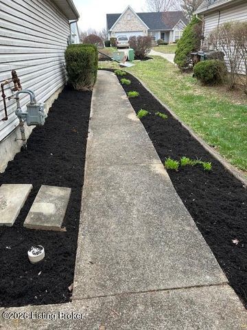 9502 Hunters Trail Ct, Louisville, KY 40228