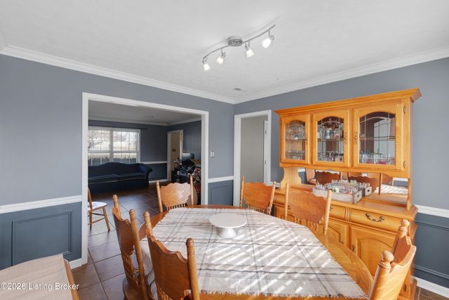 9502 Hunters Trail Ct, Louisville, KY 40228