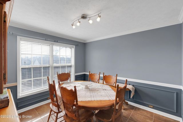 9502 Hunters Trail Ct, Louisville, KY 40228