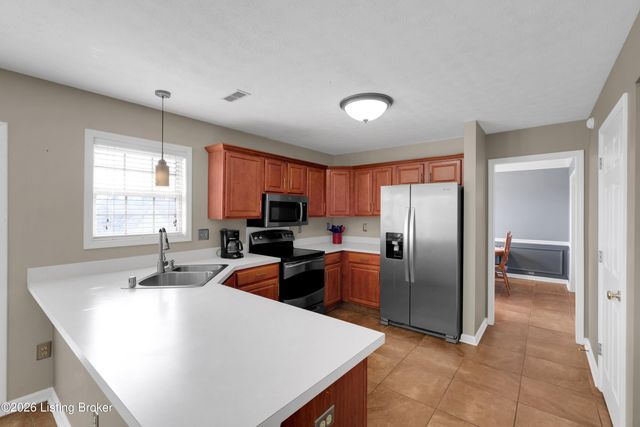 9502 Hunters Trail Ct, Louisville, KY 40228