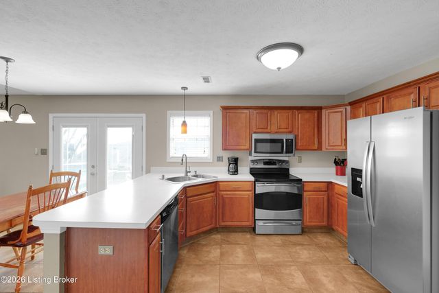 9502 Hunters Trail Ct, Louisville, KY 40228