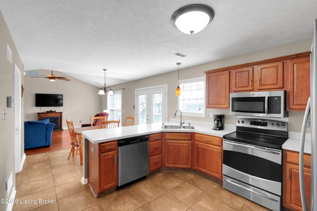 9502 Hunters Trail Ct, Louisville, KY 40228