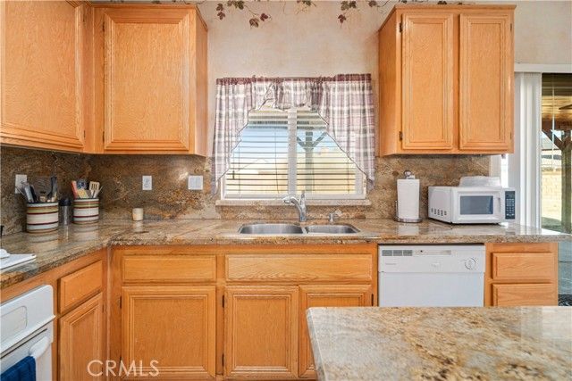 2111 Janet Dr, Lancaster, CA 93536