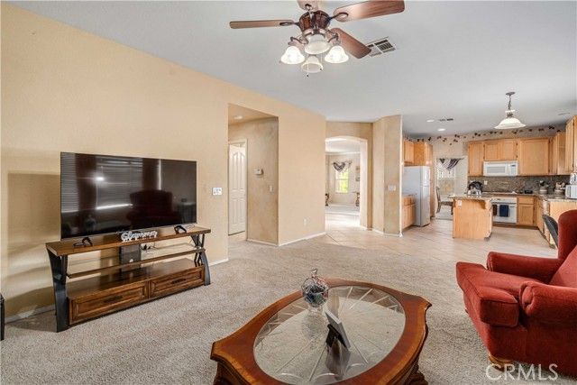 2111 Janet Dr, Lancaster, CA 93536