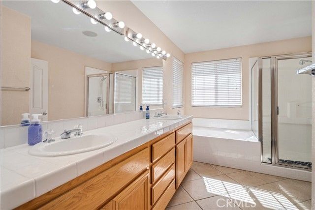 2111 Janet Dr, Lancaster, CA 93536