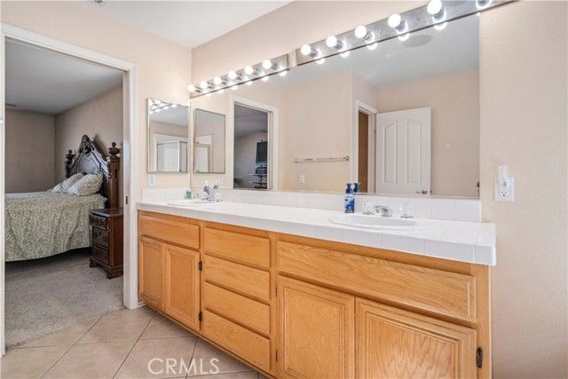 2111 Janet Dr, Lancaster, CA 93536