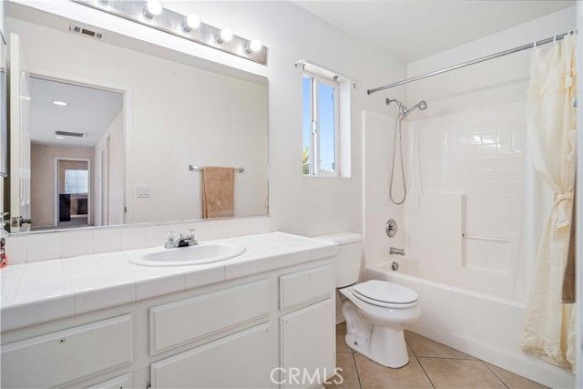 2111 Janet Dr, Lancaster, CA 93536