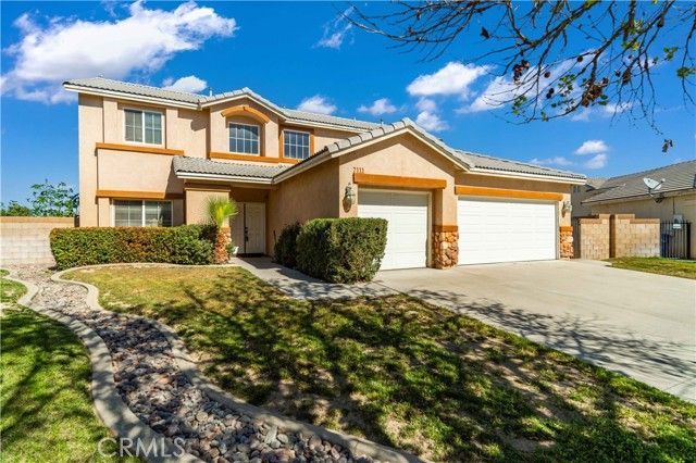 2111 Janet Dr, Lancaster, CA 93536