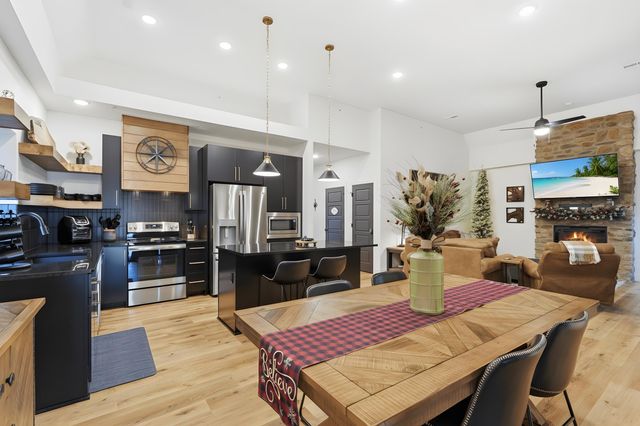 177 Poolside 27, Hollister, MO 65672