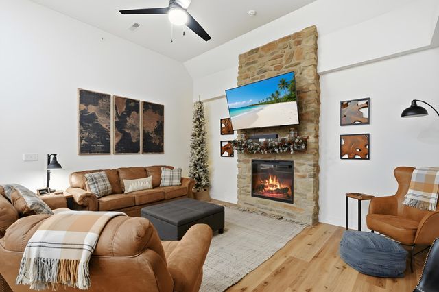 177 Poolside 27, Hollister, MO 65672