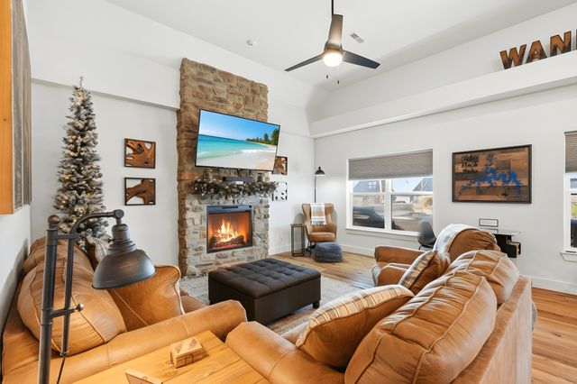 177 Poolside 27, Hollister, MO 65672