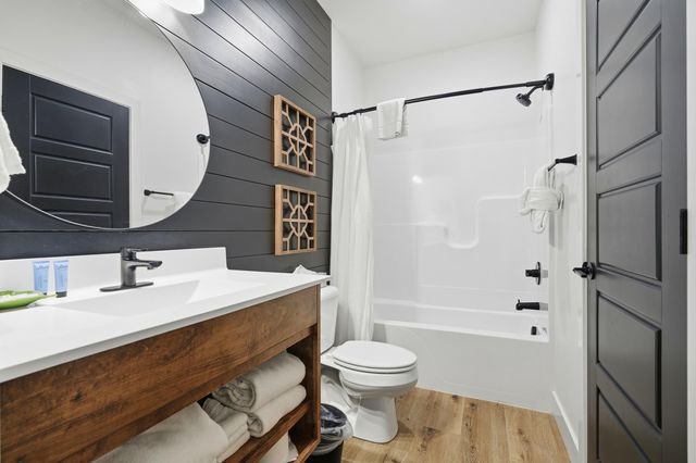 177 Poolside 27, Hollister, MO 65672