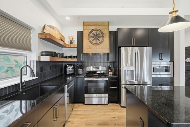 177 Poolside 27, Hollister, MO 65672