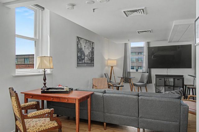 131 Main St Apt 207, Burlington, VT 05401