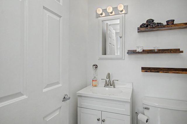 131 Main St Apt 207, Burlington, VT 05401