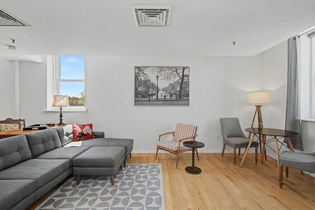 131 Main St Apt 207, Burlington, VT 05401