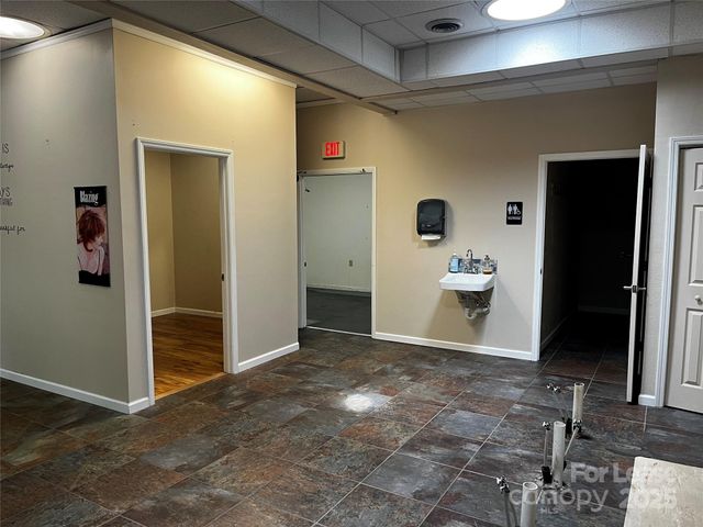 524 Hendersonville Road A, Asheville, NC 28803
