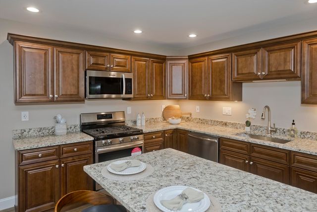 4 Sabrina Way C, Agawam, MA 01001